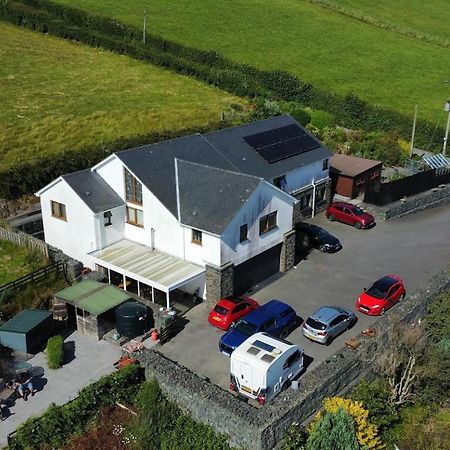 Y Grange Panzió Llanfihangel-y-Creuddyn Kültér fotó