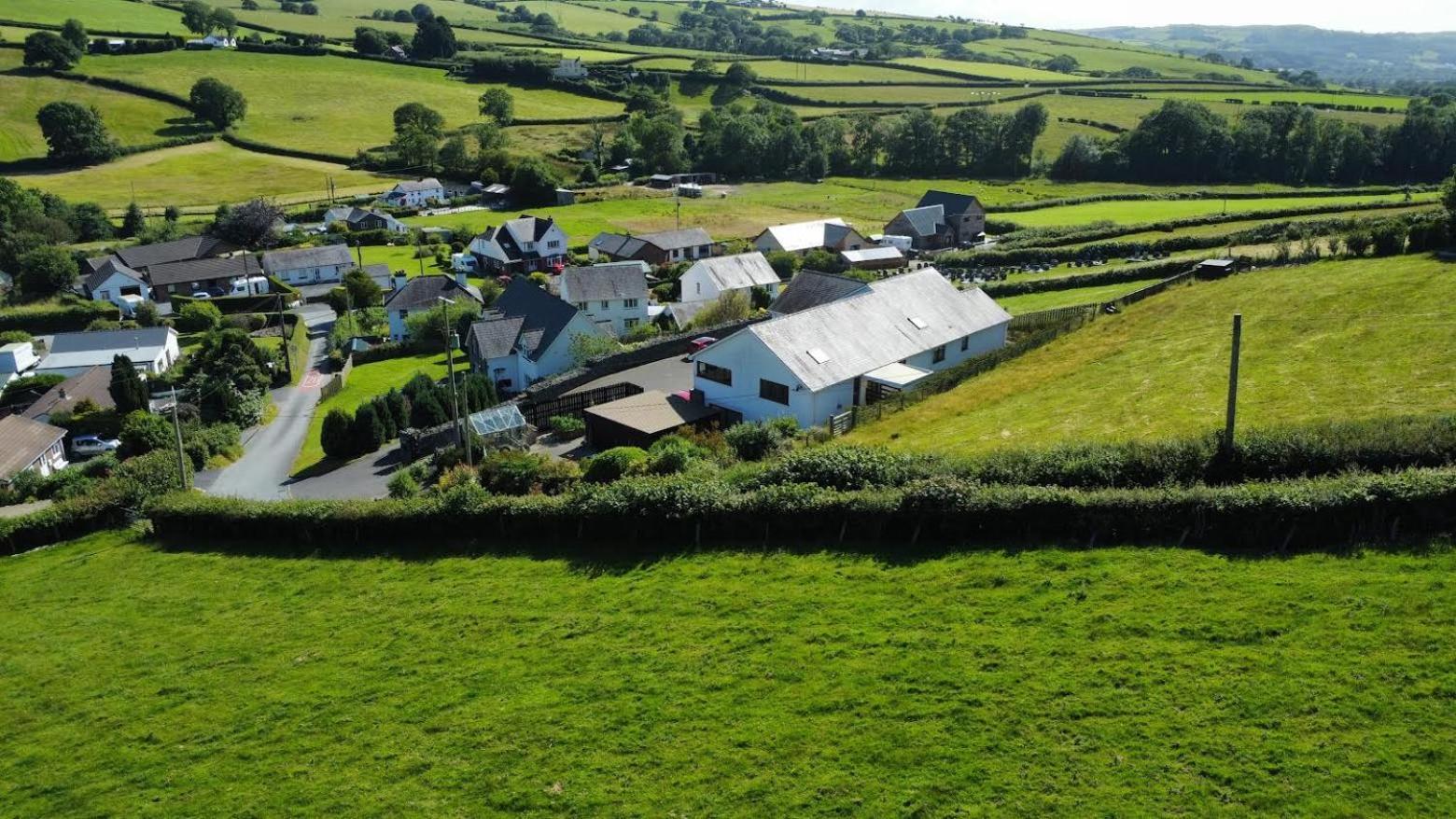 Y Grange Panzió Llanfihangel-y-Creuddyn Kültér fotó