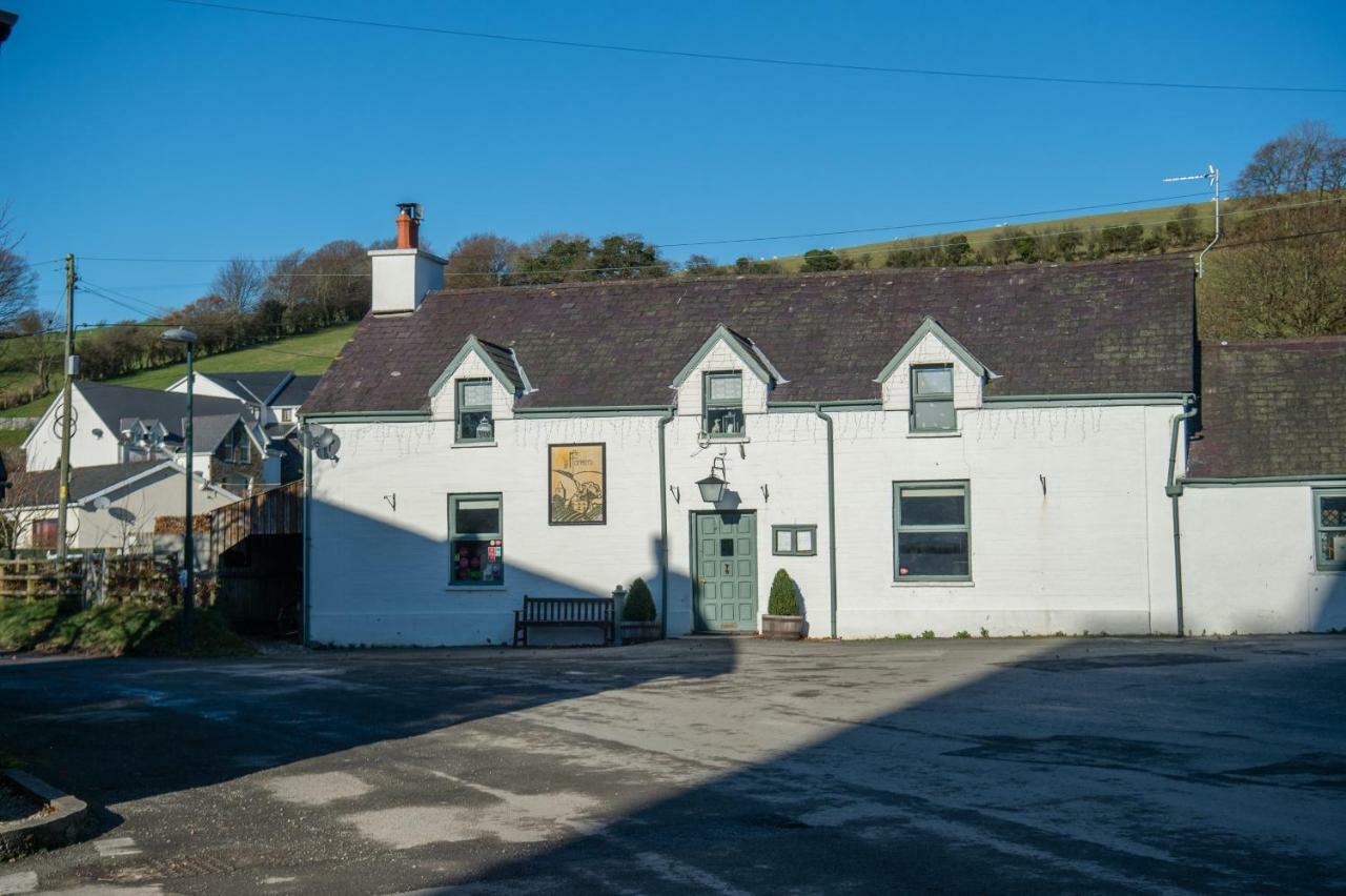 Y Grange Panzió Llanfihangel-y-Creuddyn Kültér fotó